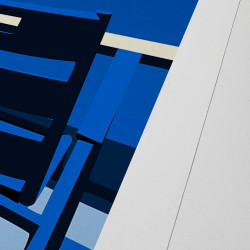 Affiche d'art signée à la main par Eric Garence "Nice, les Chaises Bleues by Night"